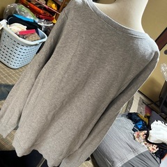 Mだけどゆっくりした後ろが長いトレーナーの画像