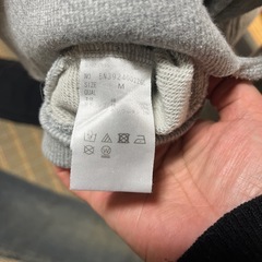 Mだけどゆっくりした後ろが長いトレーナーの画像