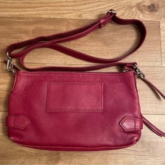 U by ungaro赤い レザーハンドバッグ の画像