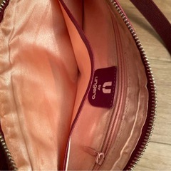 U by ungaro赤い レザーハンドバッグ の画像