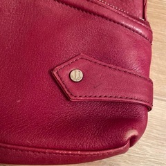 U by ungaro赤い レザーハンドバッグ の画像