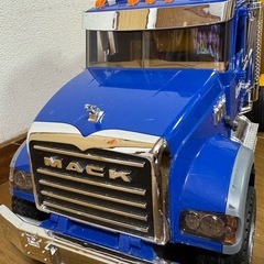 ブルーダーMACK Tip up トラック BR02815の画像