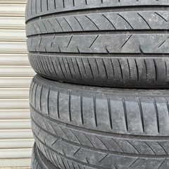 トーヨータイヤ　トランパス　225/50R18の画像