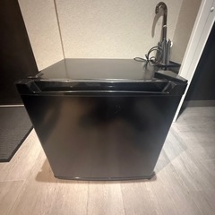 ミニ冷蔵庫・ゲーミングチェアの画像