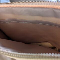 軽量　三日月 キルティング ショルダーバッグ　ベージュ　内ポケットあり　未使用の画像