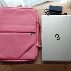 Fujitsuノートパソコン ゴールドの画像