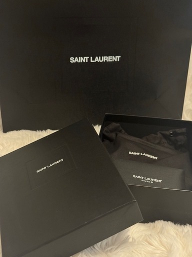 本日限定価格！新品YSLラージジップウォレット “YSL ライン”