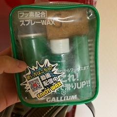 スノボー板とワックスの画像