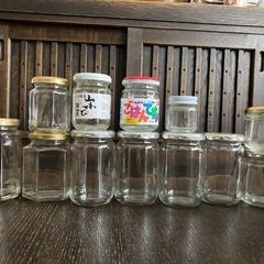 いろんなサイズの瓶　の画像