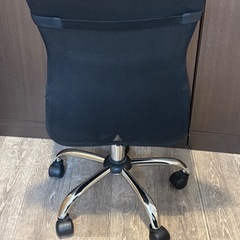 デスクチェアー黒の画像