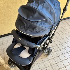 アップリカ　ラクーナビッテクッションベビーカー　一部破損ありの画像