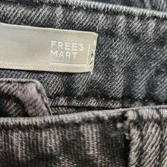 FREE’S MART ブラックデニム XS ダメージデニム ストレートの画像