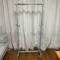ハンガーラックの画像