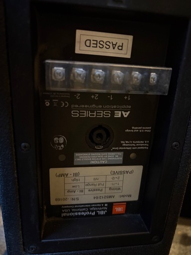 JBLスピーカー大2つ小2つ合計4つ