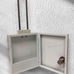 和気産業 シークレットボックス ハンガー式 隠し金庫 ホワイト VSB-001 12Cの画像