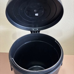スチールペダル式ゴミ箱の画像