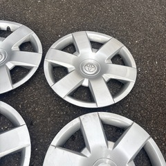 ハイエース　ホイールキャップ４枚の画像
