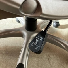 12/25まで店頭商品一部を除き半額クリスマスSALE!!開催中 K2512-164 オフィスチェア 高さ調節可能 ブラック × グレージュ キズ汚れ有りの画像