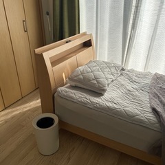 ベッドフレームの画像