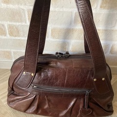 LiBERTE（リベルテ）のレザーハンドバッグの画像