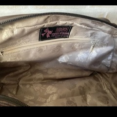 LiBERTE（リベルテ）のレザーハンドバッグの画像