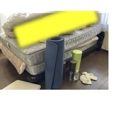 ダイニングセット、ベッドその他家具の画像