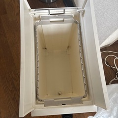 開閉式ゴミ箱の画像
