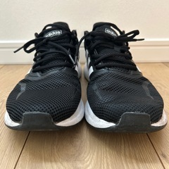 adidas スニーカーの画像