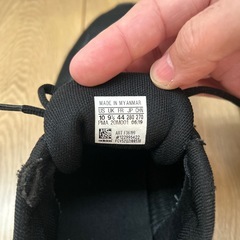 adidas スニーカーの画像