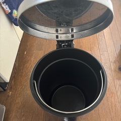 ゴミ箱の画像