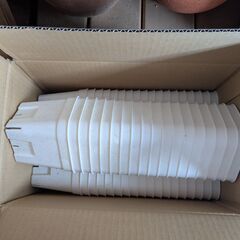 多肉植物用　プレステラ 通常型 白 90 スリット入りプラ鉢 58個セットの画像