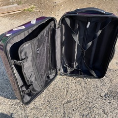 スーツケース　紫　鍵無し　高さ約55センチ　の画像