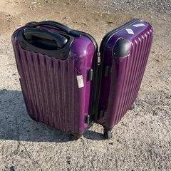 スーツケース　紫　鍵無し　高さ約55センチ　の画像