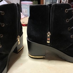 黒のブーツの画像