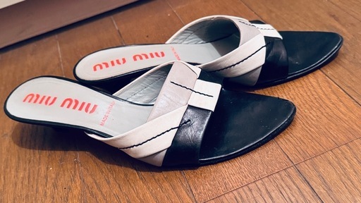 【終了〈他サイトにて売約済〉】MIU MIUモノトーン　ミュール 37.5(24.5㎝)miumiu ミ モノトーン
