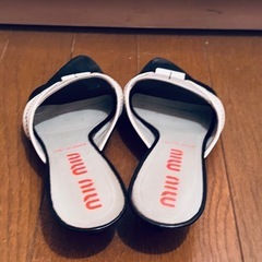 37.5(24.5㎝)miumiu ミュウミュウ ミュール モノトーンの画像