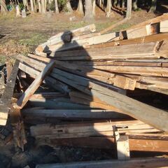 中古の角材 材木 木材 柱 1本300円で販売します DIYなどにどうぞ 中古品 現状品の画像