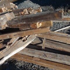 中古の角材 材木 木材 柱 1本300円で販売します DIYなどにどうぞ 中古品 現状品の画像