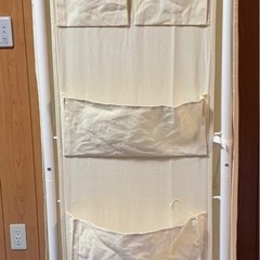 引き出し付きハンガーラックの画像