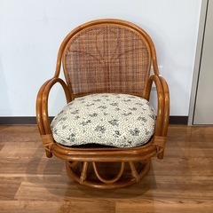 回転式ラタンチェア【町田市再生家具】　252730の画像