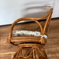 回転式ラタンチェア【町田市再生家具】　252730の画像