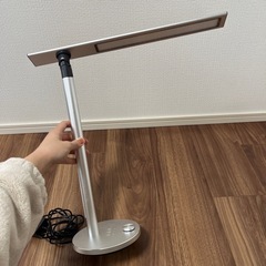 【ほぼ新品】LEDライトスタンド デスク用の画像