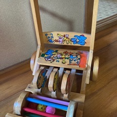 アンティークな手押し車の画像