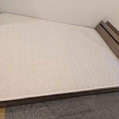 ダブルベットフレーム、マットレスの画像