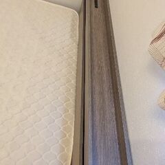 ダブルベットフレーム、マットレスの画像