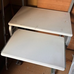 パソコンデスクの画像