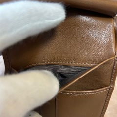 GUCCI二つ折り財布 2つ折り財布 折財布 コンパクトウォレット さいふ サイフ 小銭入れ無シリアル刻印有brown ブラウン茶色系無地　ロゴレザーW9.8×H13.5×D2.5cmカード入れ×3 札入れ×2 ポケット×3 小銭入れ×0箱 冊子類イタリア製の画像