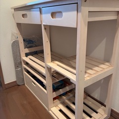 木製キッチン台の画像