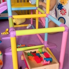 カラフル滑り台付きジャングルジムの画像