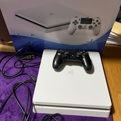 美品　箱付きps4本体 500G ホワイト　すぐ遊べるセットの画像